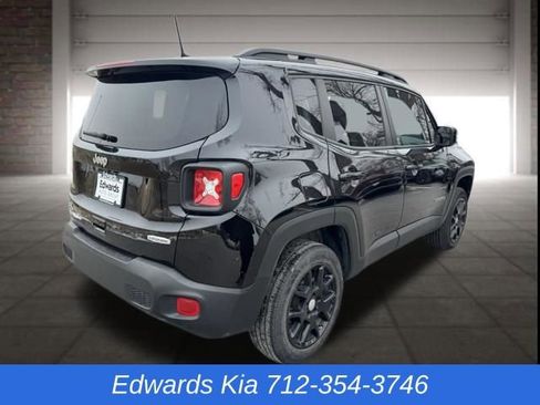 Used 2019 Jeep Renegade Latitude w/ Cold Weather Group image 3