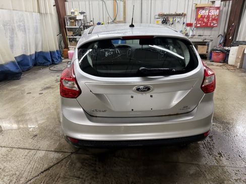 Used 2014 Ford Focus SE w/ SE Winter Package image 2