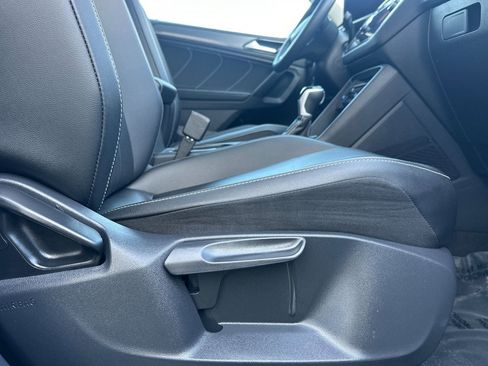 Used 2024 Volkswagen Tiguan SE image 23