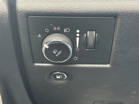 Used 2019 Jeep Grand Cherokee Limited AWD/4WD image 8