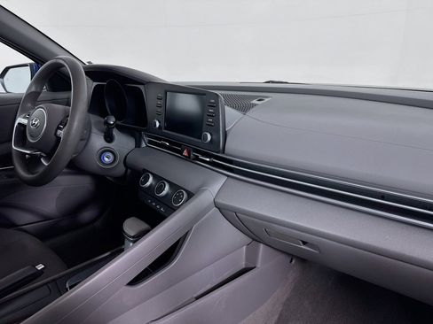 Used 2023 Hyundai Elantra SE image 28