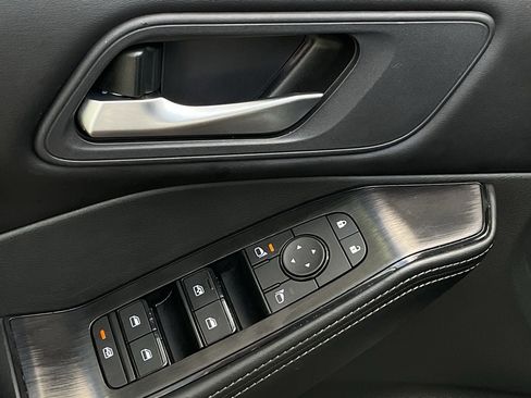 Used 2025 Nissan Rogue SV image 13