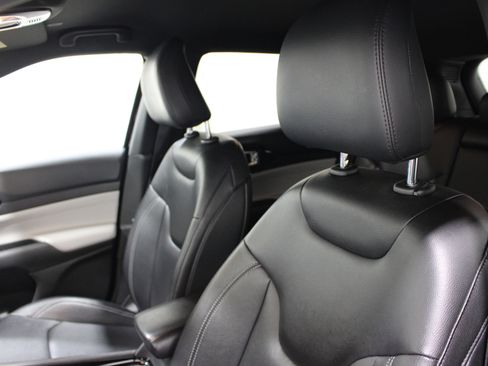 Used 2025 Jeep Compass Limited AWD/4WD image 4