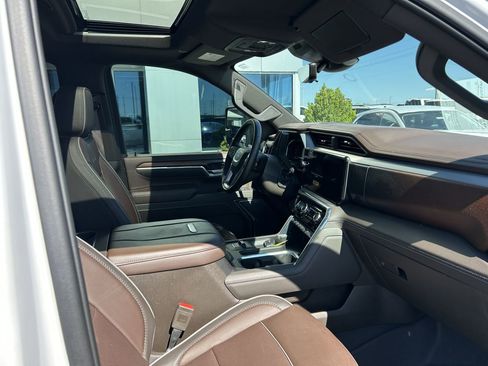 Used 2024 GMC Sierra 3500 Denali w/ Denali Reserve Package image 12