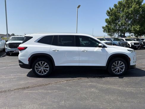 Used 2025 Buick Enclave Preferred FWD image 4