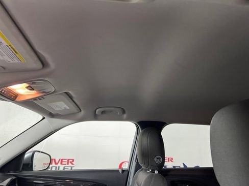 Used 2025 Chevrolet TrailBlazer LT AWD/4WD image 19