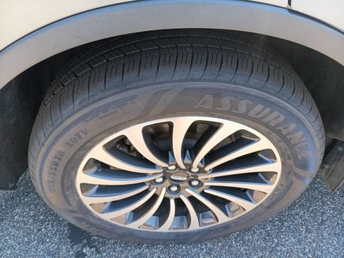 Used 2023 Lincoln Aviator Reserve AWD/4WD image 4