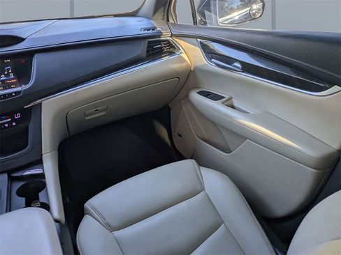 Used 2019 Cadillac XT5 FWD image 16