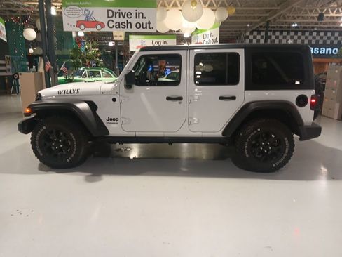 Used 2022 Jeep Wrangler Unlimited Sport AWD/4WD image 9
