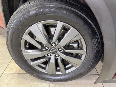 Used 2024 Nissan Pathfinder SV image 4