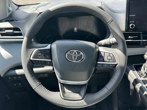 Certified 2026 Toyota Sienna XLE AWD/4WD image 21