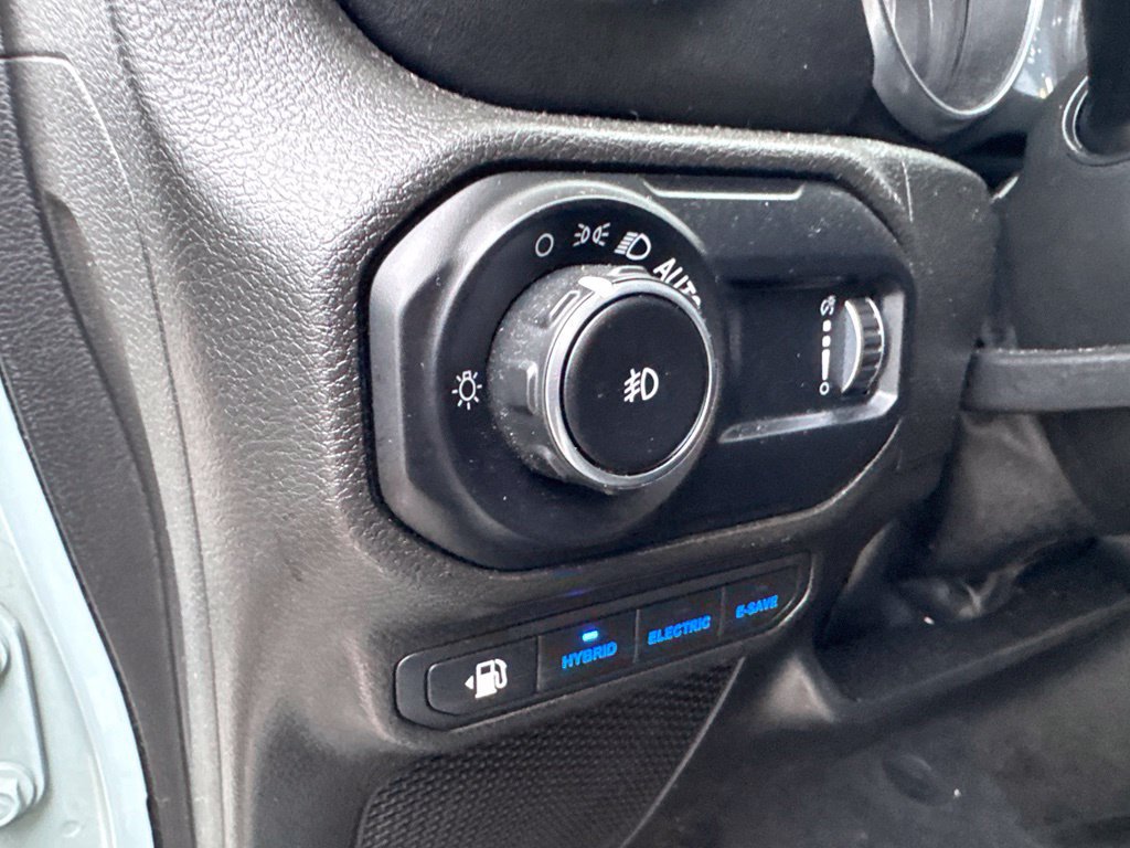 Used 2023 Jeep Wrangler Unlimited Sahara w/ Cold Weather Group AWD/4WD image 13