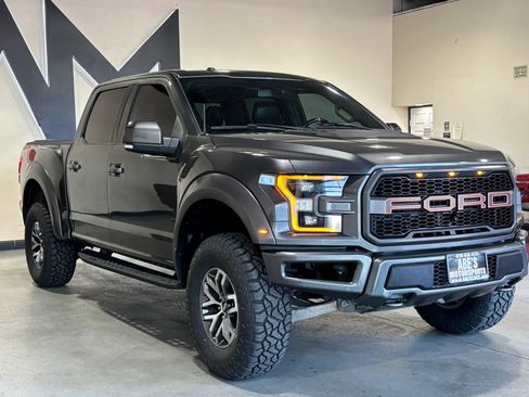 Used 2018 Ford F150 Raptor w/ Equipment Group 802A Luxury AWD/4WD image 2