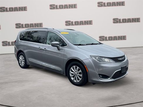 Used 2020 Chrysler Pacifica Touring-L image 7
