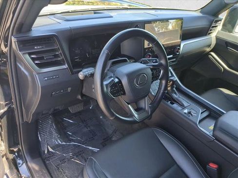 Used 2024 Lexus GX 550 w/ Cold Area Package AWD/4WD image 10