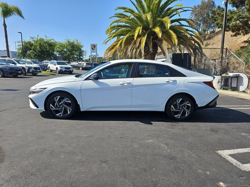 Used 2025 Hyundai Elantra Sport FWD image 4