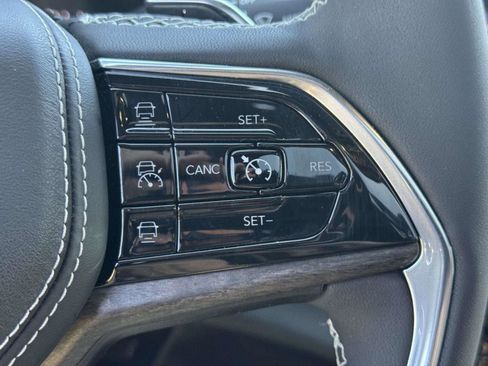 Used 2023 Jeep Grand Cherokee L Overland AWD/4WD image 22