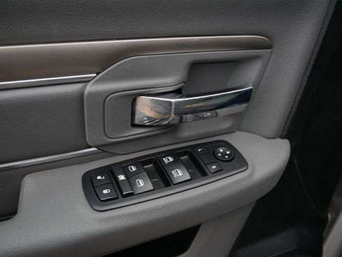 Used 2017 RAM 1500 Classic SLT image 16