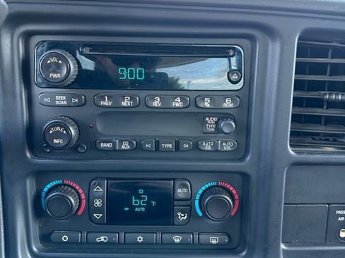 Used 2006 Chevrolet Silverado 2500 LT w/ Skid Plate Package AWD/4WD image 13