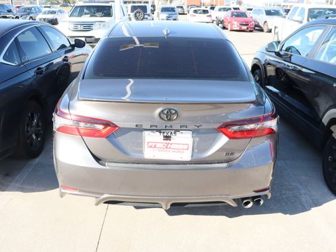 Used 2022 Toyota Camry SE image 10