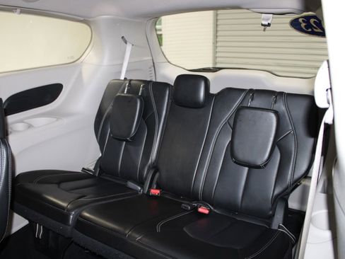 Used 2023 Chrysler Pacifica Touring-L FWD image 26