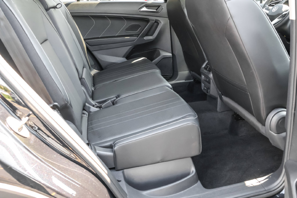 Used 2023 Volkswagen Tiguan SE w/ Panoramic Sunroof Package AWD/4WD image 33