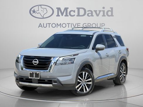 Used 2024 Nissan Pathfinder Platinum w/ Cargo Package FWD image 2