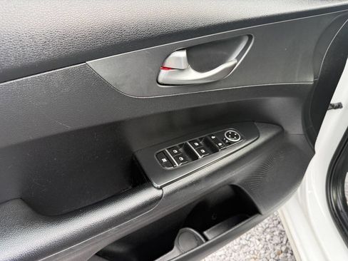 Used 2020 Kia Forte LXS FWD image 11