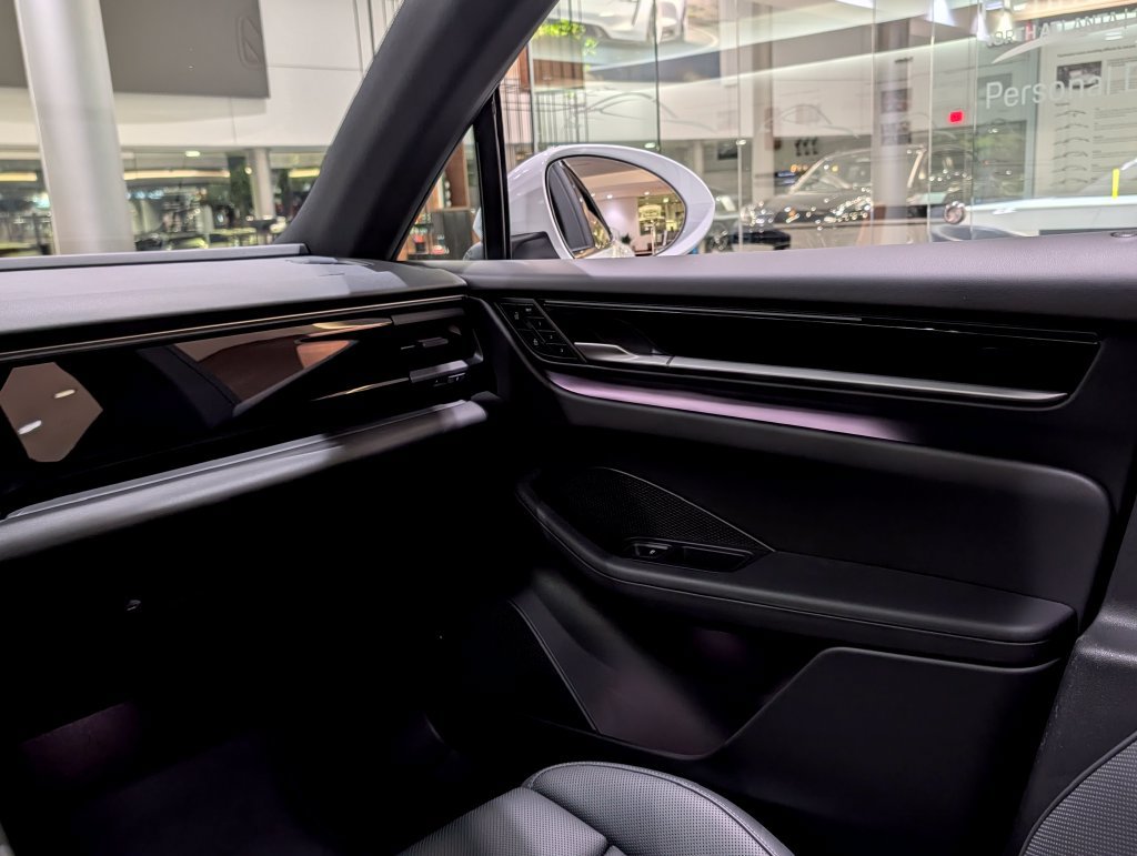 New 2026 Porsche Macan Electric RWD image 22