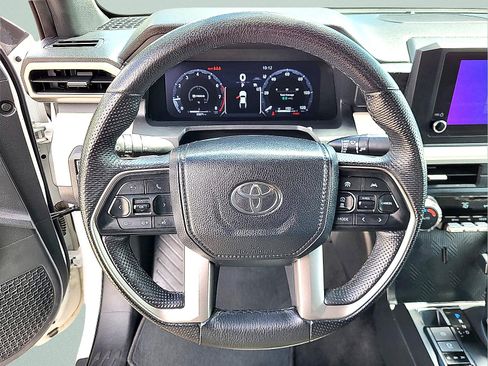 Used 2024 Toyota Tacoma TRD Sport AWD/4WD image 16