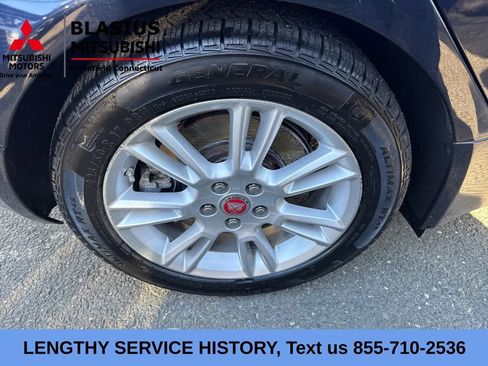 Used 2017 Jaguar XE Premium RWD image 3