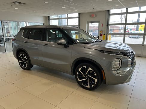 Used 2022 Mitsubishi Outlander SEL image 1