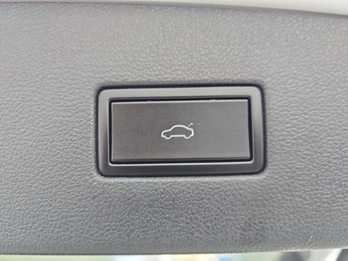 Used 2020 Volkswagen Tiguan SEL w/ 3rd Row Seat Package image 13