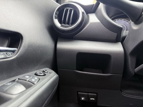 Used 2021 Nissan Kicks SV image 13