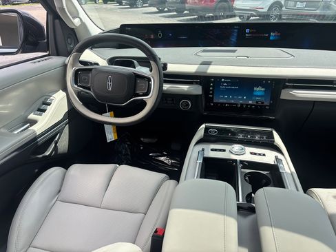 New 2026 Lincoln Navigator Reserve w/ Jet Appearance Package AWD/4WD image 30