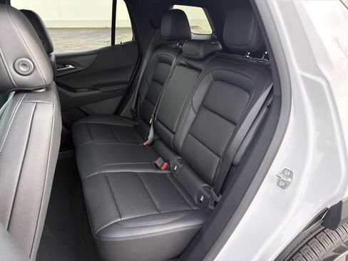 New 2026 Chevrolet Equinox LT w/ Convenience Package II image 24