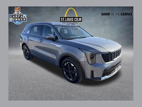 Used 2024 Kia Sorento S image 1