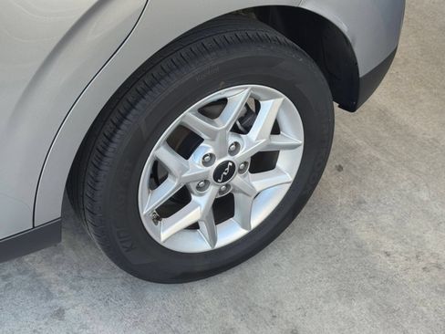 Used 2025 Kia Soul LX w/ LX Technology Package FWD image 28