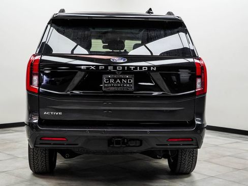 Used 2025 Ford Expedition Active AWD/4WD image 9