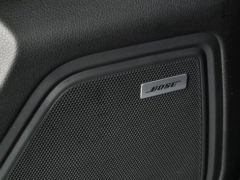 Certified 2024 Porsche Macan image 7