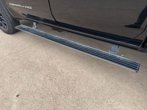 Used 2022 GMC Sierra 2500 Denali w/ Denali Black Diamond Edition AWD/4WD image 10