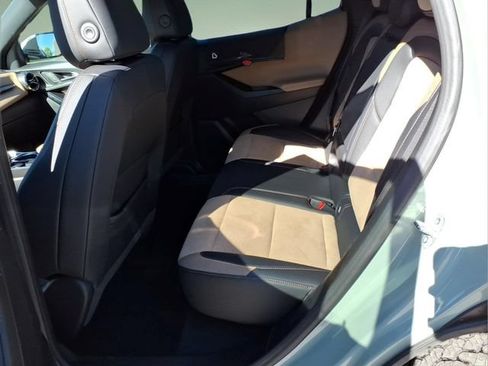 Used 2025 Chevrolet Equinox ACTIV AWD/4WD image 12