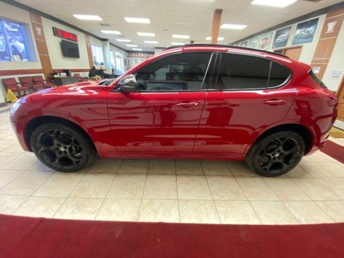 Used 2023 Alfa Romeo Stelvio Estrema image 2