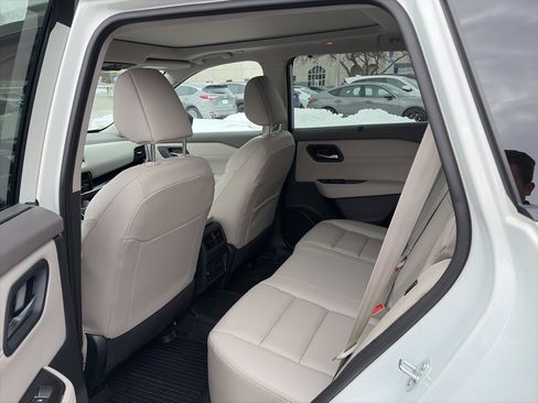 Used 2023 Nissan Rogue SL w/ SL Premium Package image 10