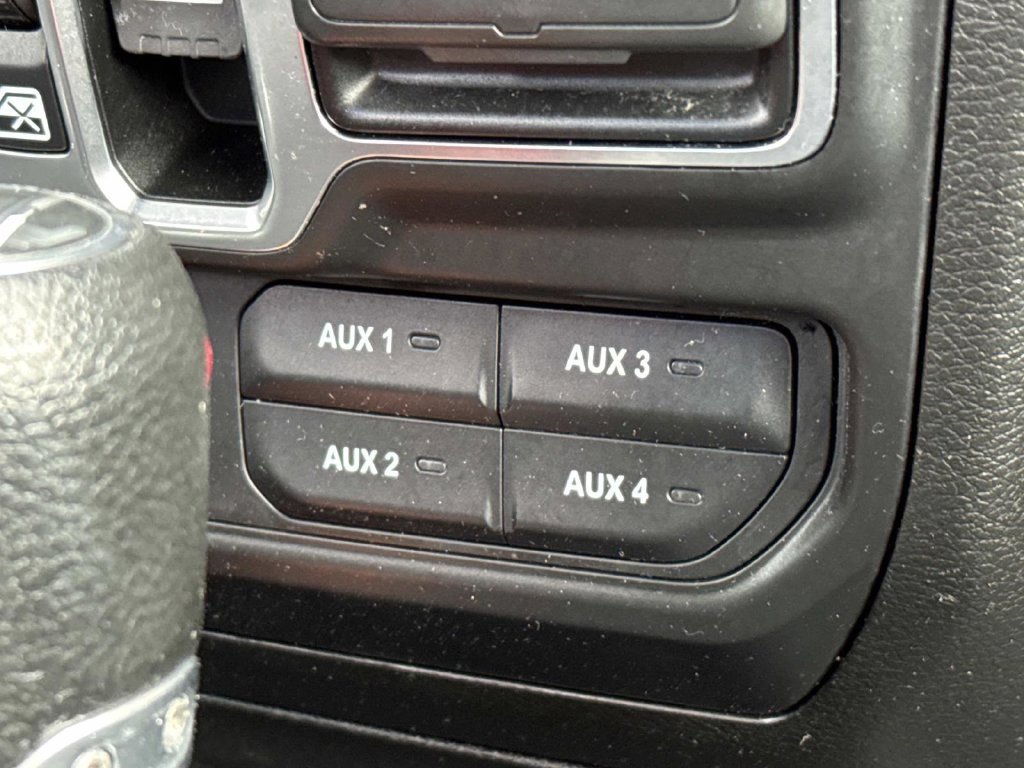 Used 2018 Jeep Wrangler Unlimited Sahara AWD/4WD image 17