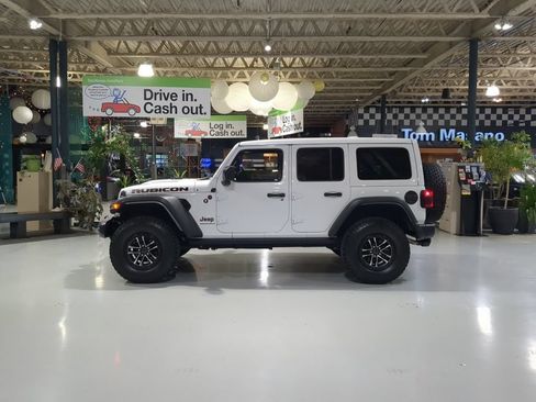 Used 2024 Jeep Wrangler Unlimited Rubicon w/ XTREMEE 35" Tire Package AWD/4WD image 11