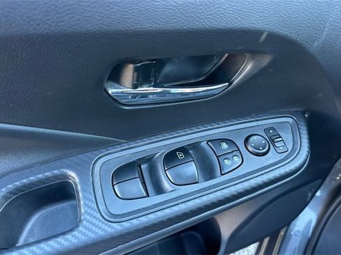 Used 2025 Nissan Versa SV image 11
