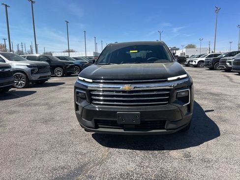 New 2026 Chevrolet Traverse LT w/ Sun and Wheel Package FWD image 8
