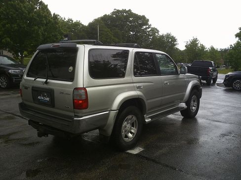 Used 2000 Toyota 4Runner SR5 AWD/4WD image 5