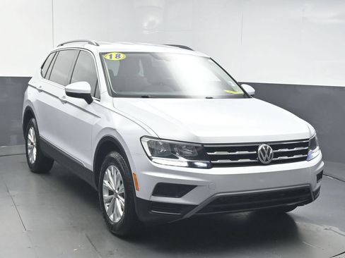 Used 2018 Volkswagen Tiguan SE FWD image 2